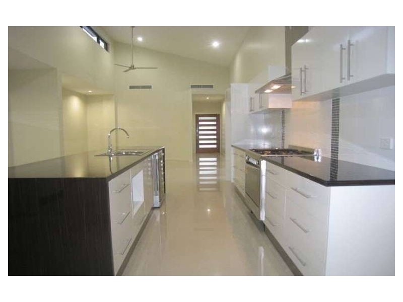 43 Aurelia Road, Palm Cove QLD 4879