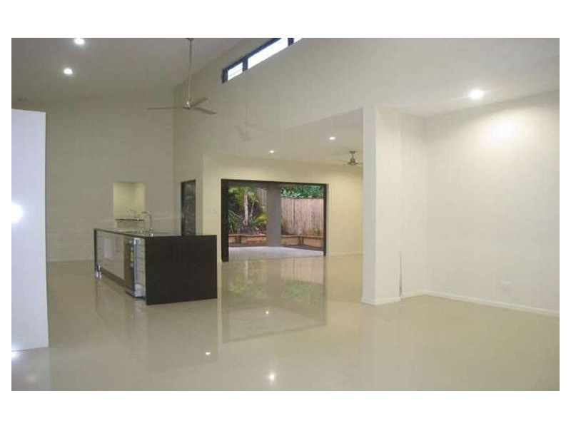 43 Aurelia Road, Palm Cove QLD 4879