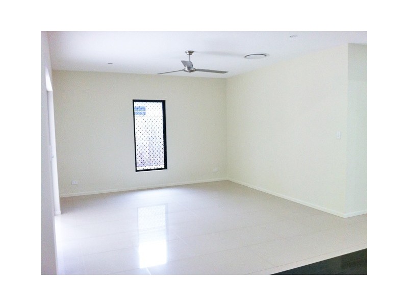 43 Aurelia Road, Palm Cove QLD 4879