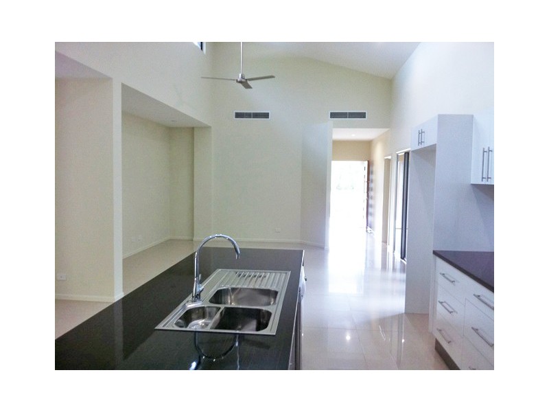 43 Aurelia Road, Palm Cove QLD 4879