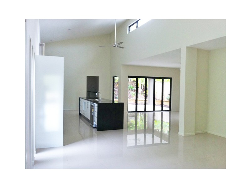 43 Aurelia Road, Palm Cove QLD 4879