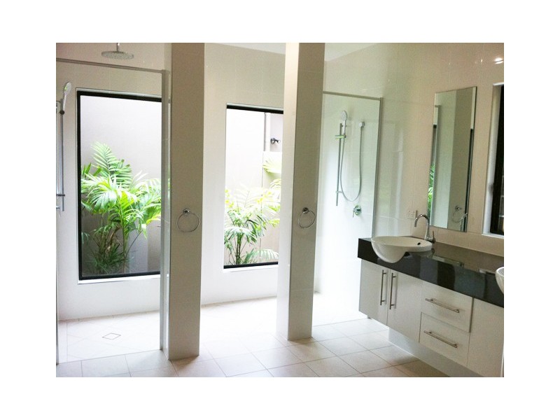 43 Aurelia Road, Palm Cove QLD 4879