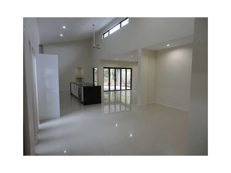 43 Aurelia Road, Palm Cove QLD 4879