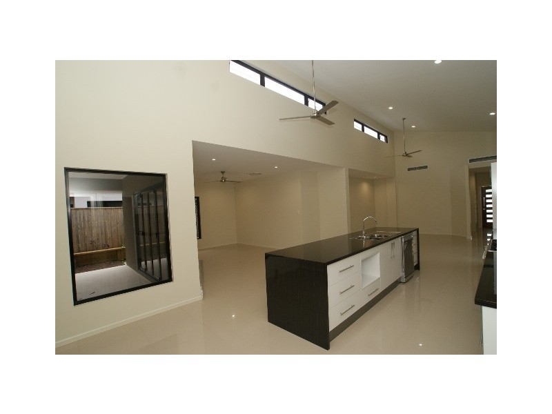 43 Aurelia Road, Palm Cove QLD 4879