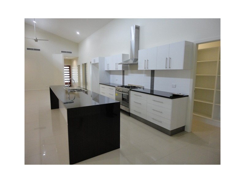 43 Aurelia Road, Palm Cove QLD 4879