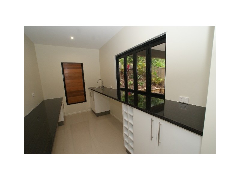 43 Aurelia Road, Palm Cove QLD 4879