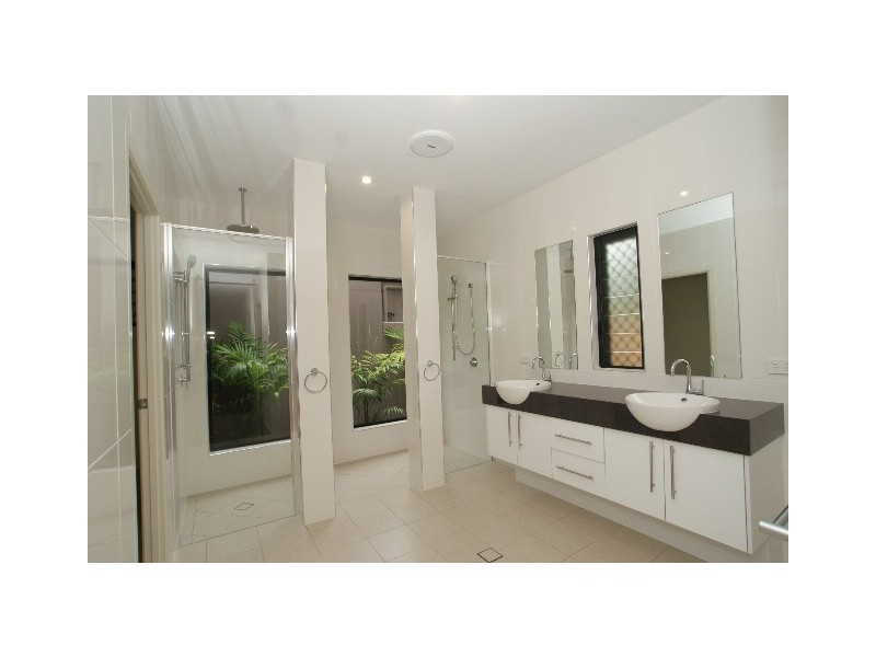 43 Aurelia Road, Palm Cove QLD 4879