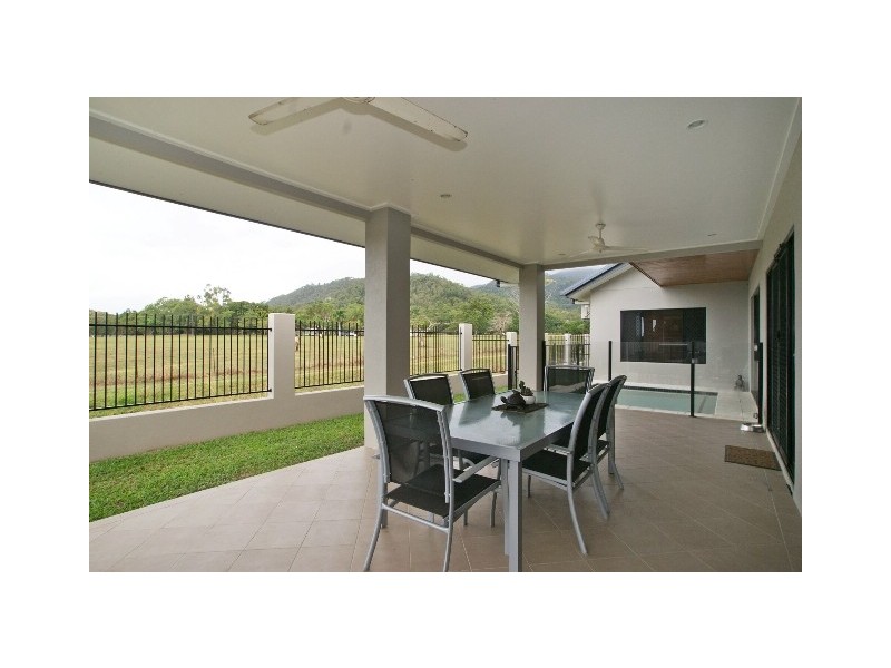7 Floreat Street, Kewarra Beach QLD 4879