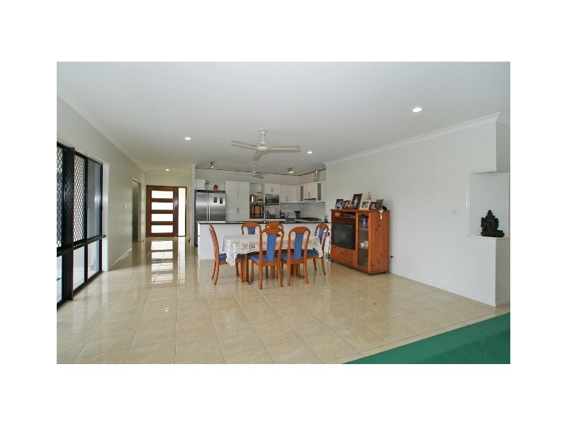 7 Floreat Street, Kewarra Beach QLD 4879