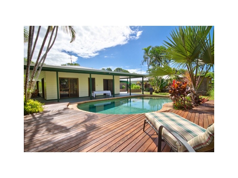 2 Satellite Street, Clifton Beach QLD 4879