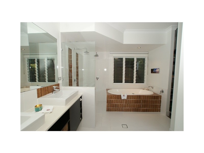 12 Muller Street, Palm Cove QLD 4879