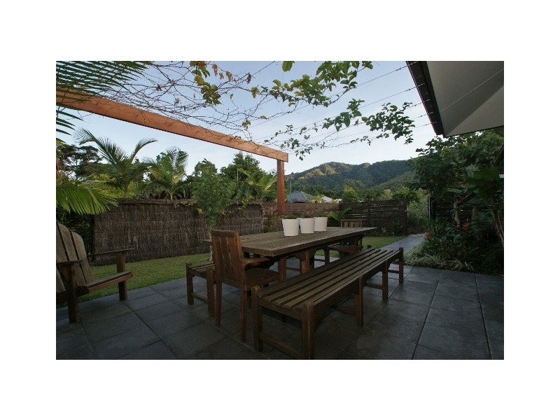12 Muller Street, Palm Cove QLD 4879