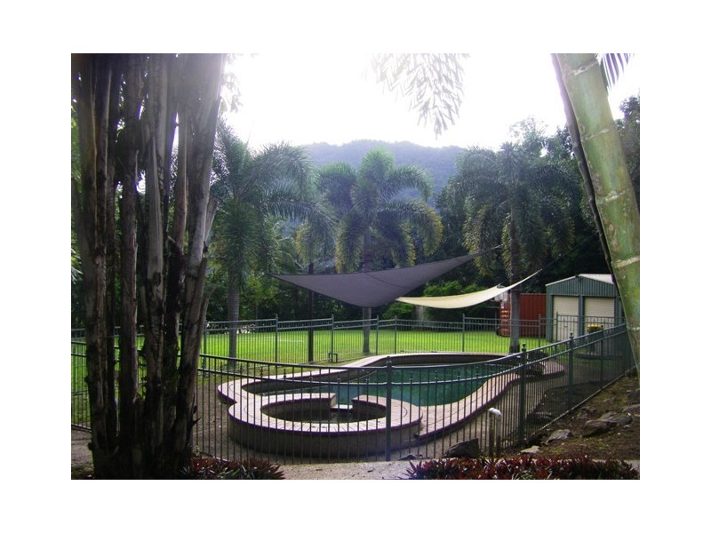 25-27 Runnymede Avenue, Redlynch QLD 4870