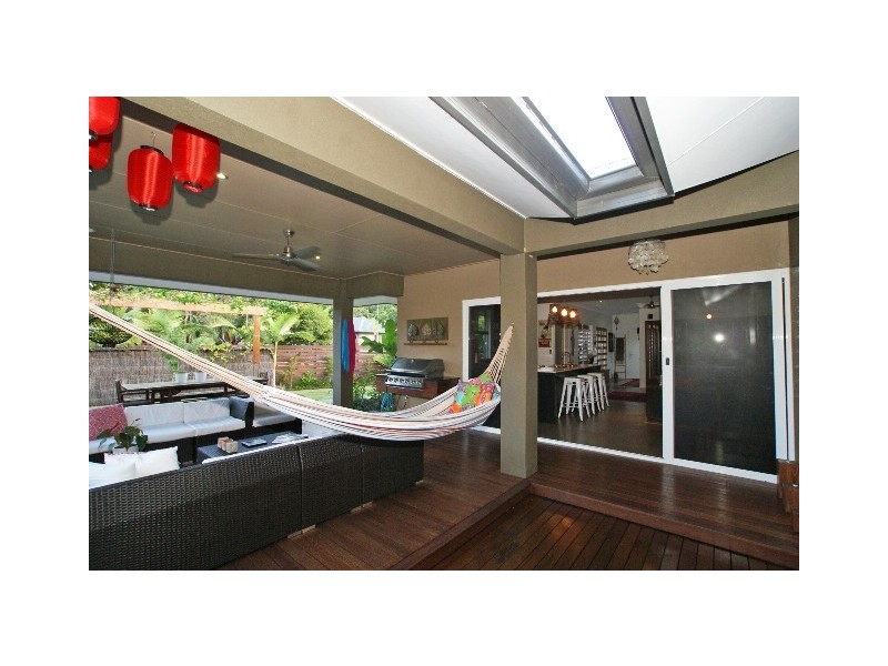 12 Muller Street, Palm Cove QLD 4879