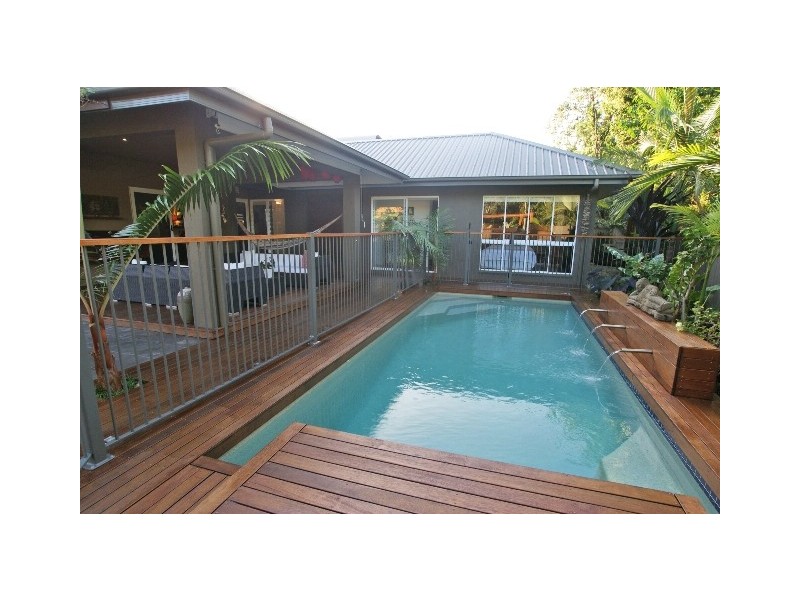 12 Muller Street, Palm Cove QLD 4879