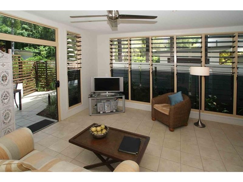 23/6 Cedar Road, Palm Cove QLD 4879