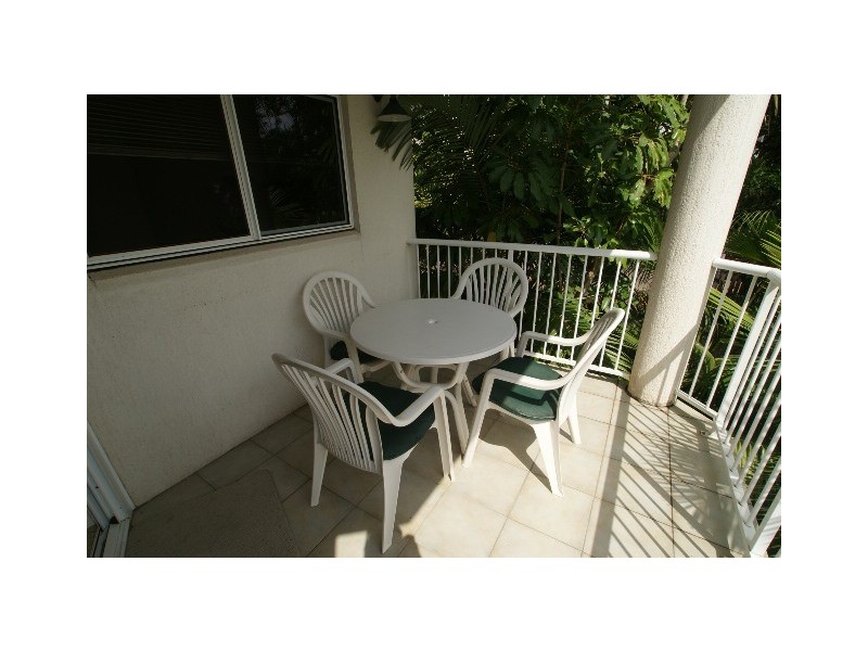 8/100 Moore Street, Trinity Beach QLD 4879