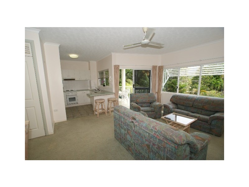 8/100 Moore Street, Trinity Beach QLD 4879