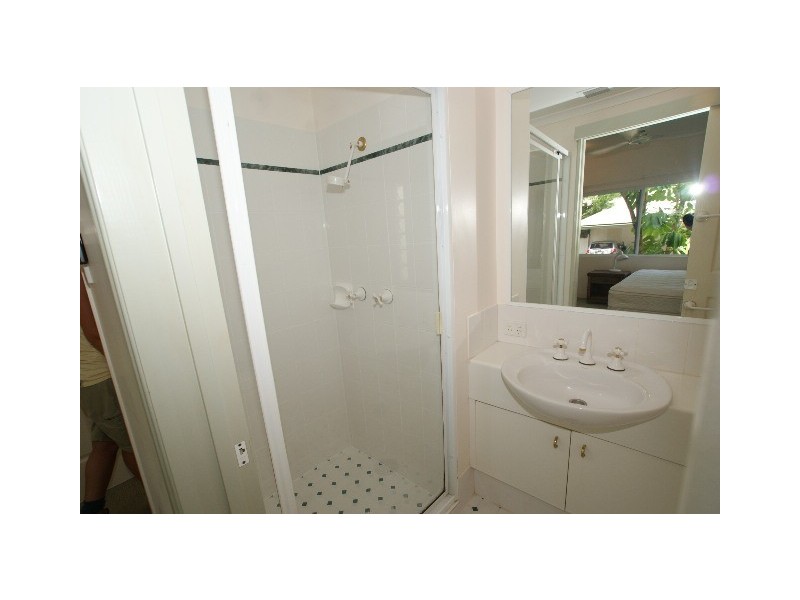 8/100 Moore Street, Trinity Beach QLD 4879