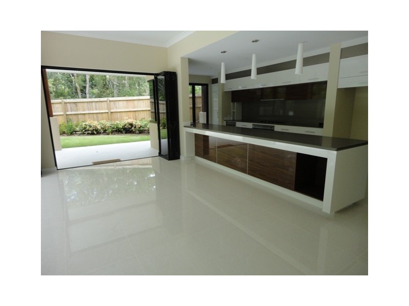 14 Kurt Close, Palm Cove QLD 4879