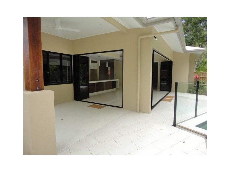 14 Kurt Close, Palm Cove QLD 4879