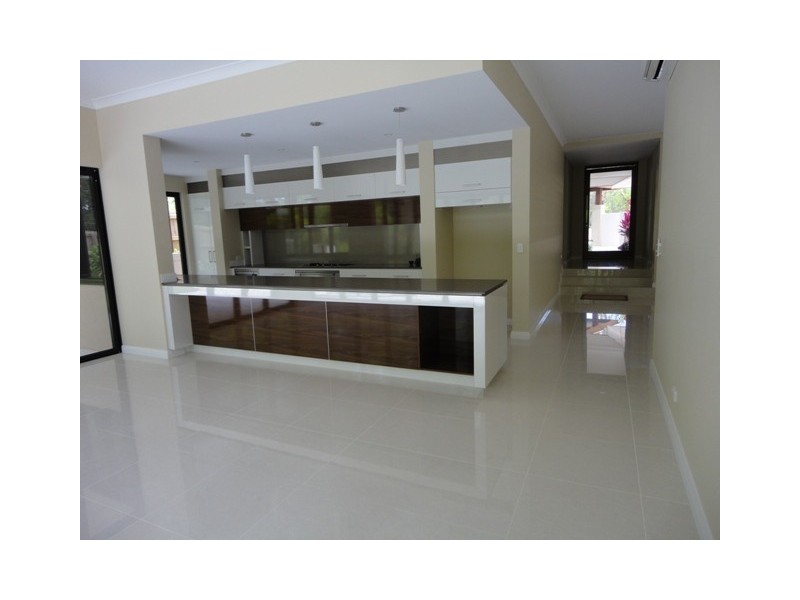 14 Kurt Close, Palm Cove QLD 4879