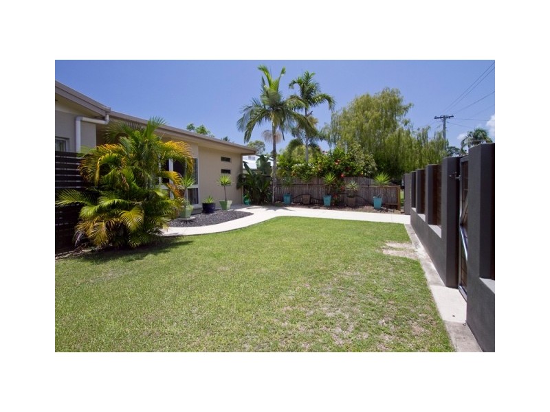 8 Hood Street, Trinity Park QLD 4879