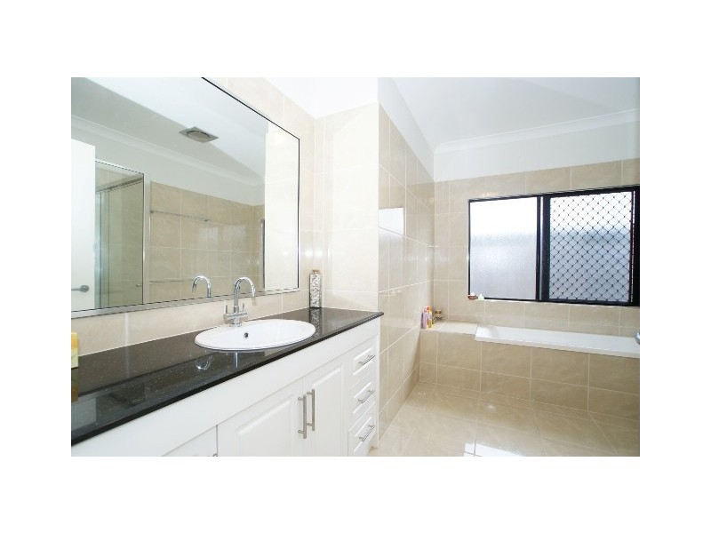 7 Floreat Close, Kewarra Beach QLD 4879