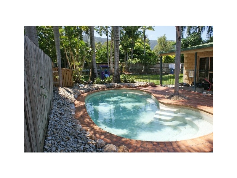 43 Yule Ave, Clifton Beach QLD 4879