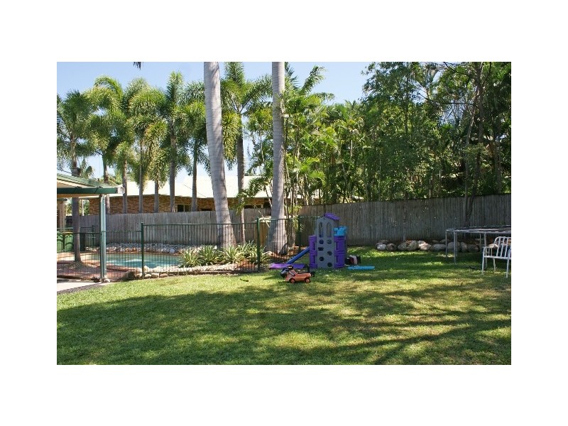 43 Yule Ave, Clifton Beach QLD 4879