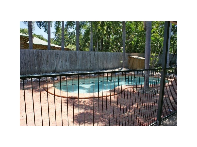 43 Yule Ave, Clifton Beach QLD 4879