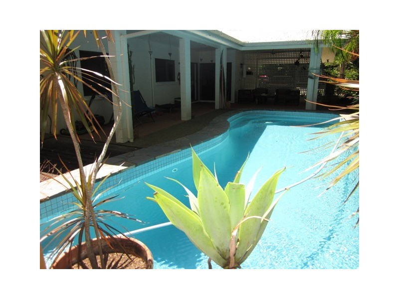 26 Satellite St, Clifton Beach QLD 4879