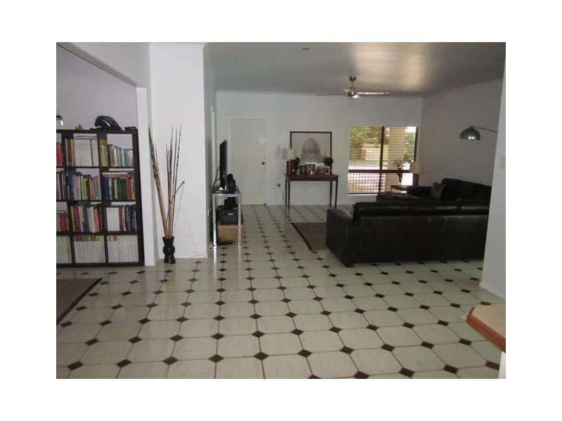 26 Satellite St, Clifton Beach QLD 4879