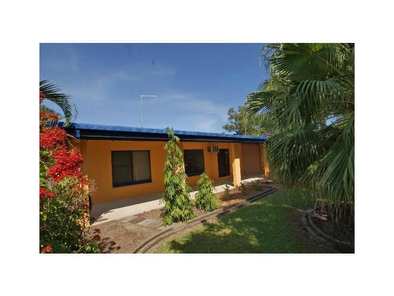 6 Parkway Street, Trinity Park QLD 4879