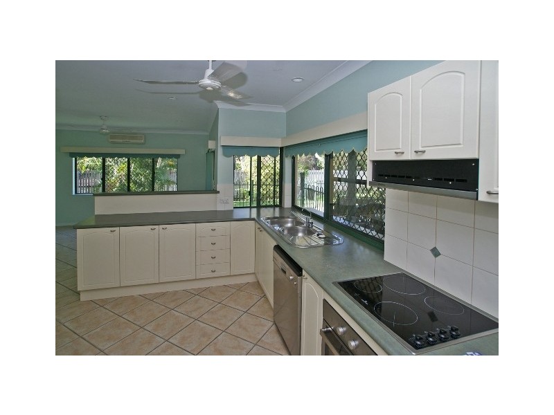 3 Helsdon Close, Clifton Beach QLD 4879