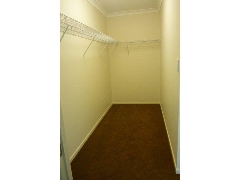 6 Oakville Parade, Trinity Park QLD 4879