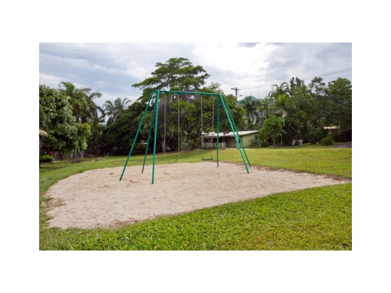 1 Kerryanne Close, Smithfield QLD 4878