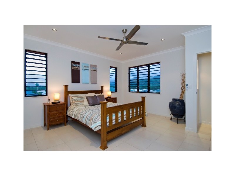 8 Barnacle Street, Trinity Beach QLD 4879
