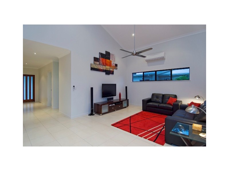 8 Barnacle Street, Trinity Beach QLD 4879