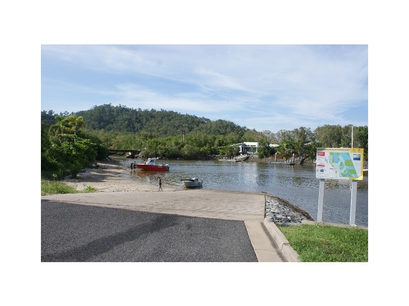 2 Seaways Street, Trinity Beach QLD 4879