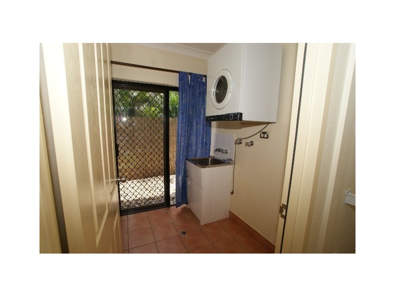 34 Debbie St, Trinity Park QLD 4879
