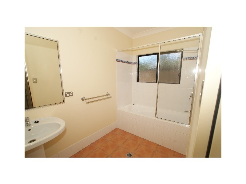 34 Debbie St, Trinity Park QLD 4879