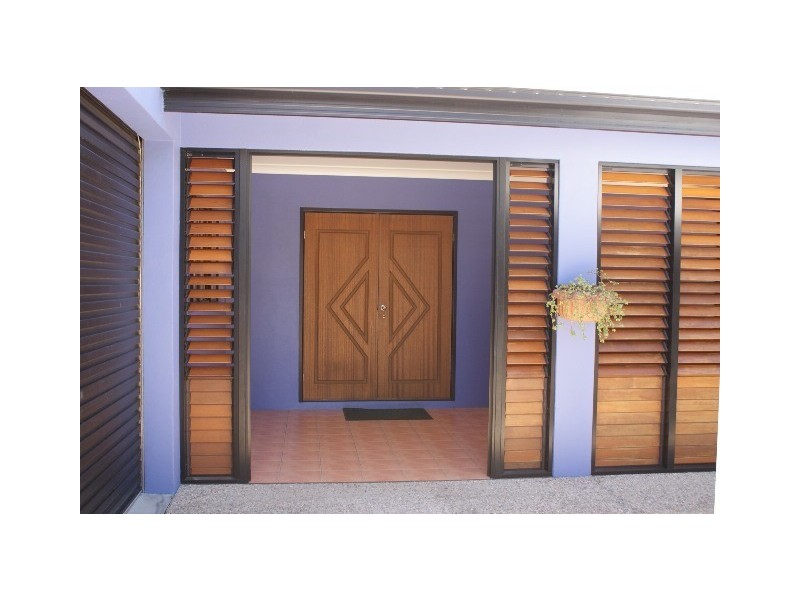 34 Debbie St, Trinity Park QLD 4879