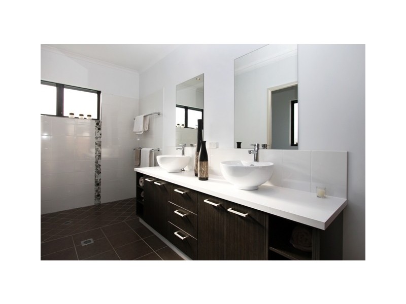 4 Quartzborough Promenade, Trinity Park QLD 4879
