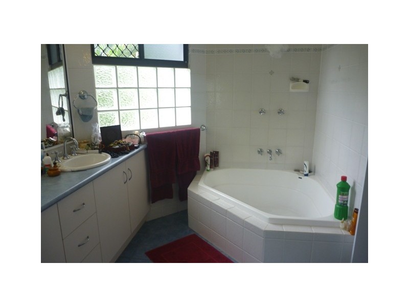 9 Bataan St, Trinity Park QLD 4879