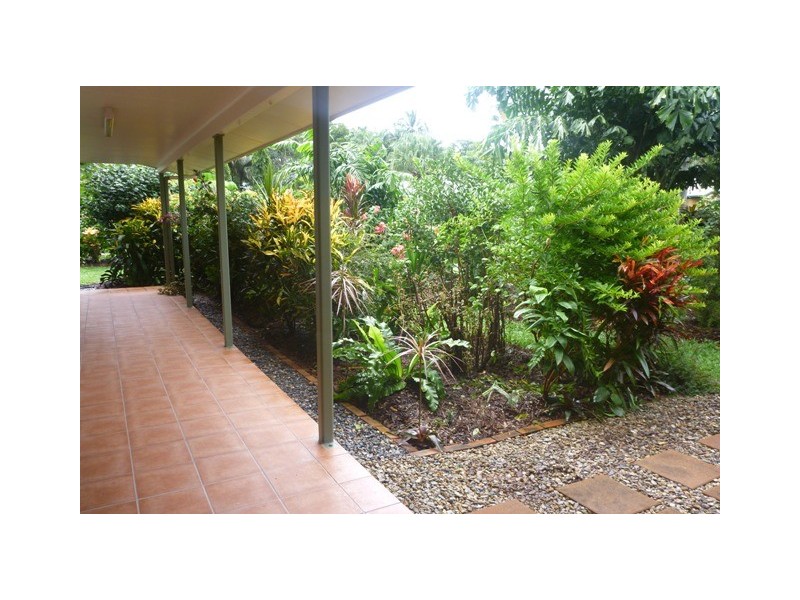 9 Bataan St, Trinity Park QLD 4879