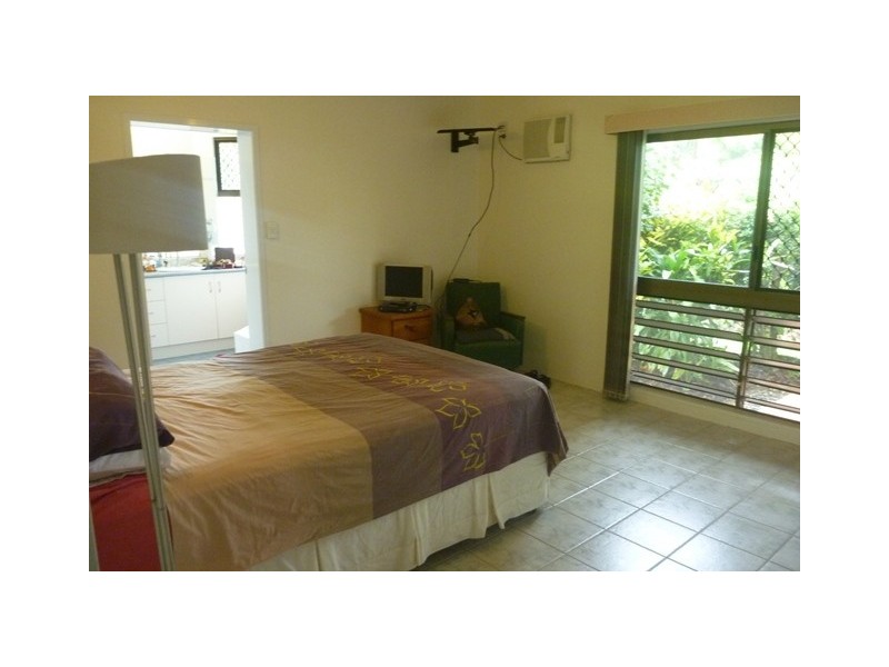 9 Bataan St, Trinity Park QLD 4879