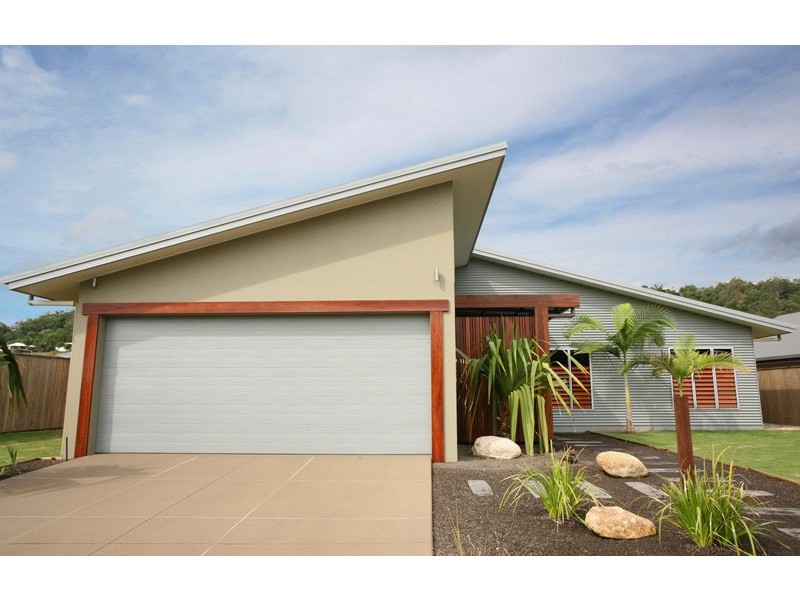 100 Roberts Drive, Trinity Beach QLD 4879