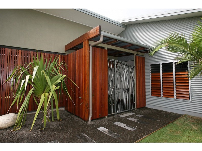 100 Roberts Drive, Trinity Beach QLD 4879
