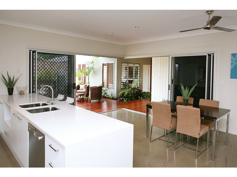 100 Roberts Drive, Trinity Beach QLD 4879